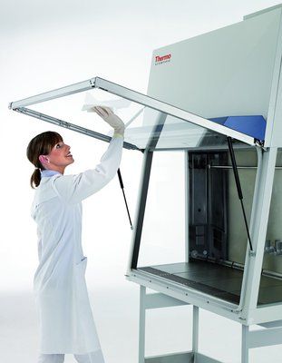 Thermo Scientific Safe 2020 Class II Biological Safety Cabinet 4 feet